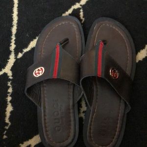 Used Gucci thong sandals